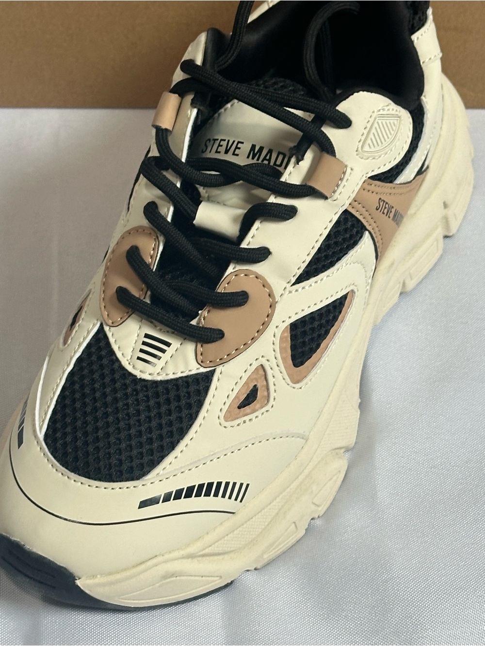 Steve Madden Women’s Size 8 Cream and Black Athletic Sneaker